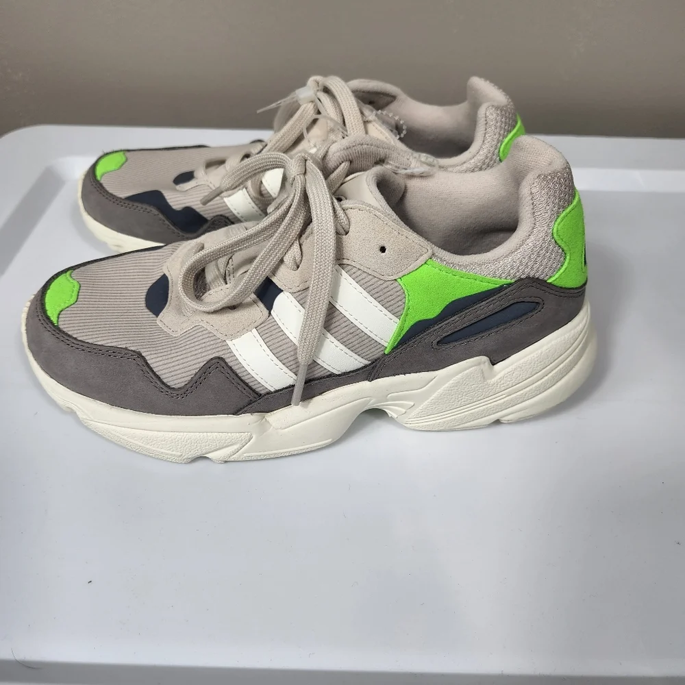 Adidas Yung-96 NWT Solar Green Men's Running/Walking Sneakers US Size 6, 2018
